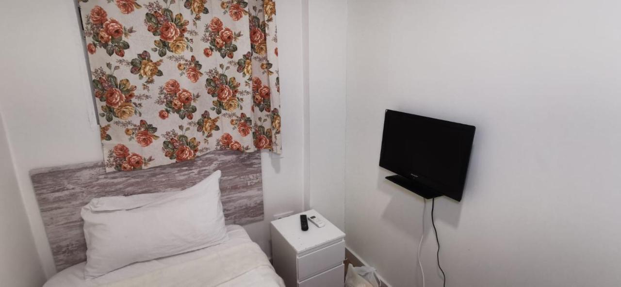 Hostal Gracia ตอร์เรคอน เด อาร์ดอซ ภายนอก รูปภาพ